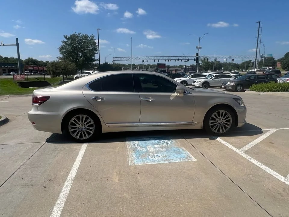 2013 Lexus LS 4th Gen - Image 5 of 19