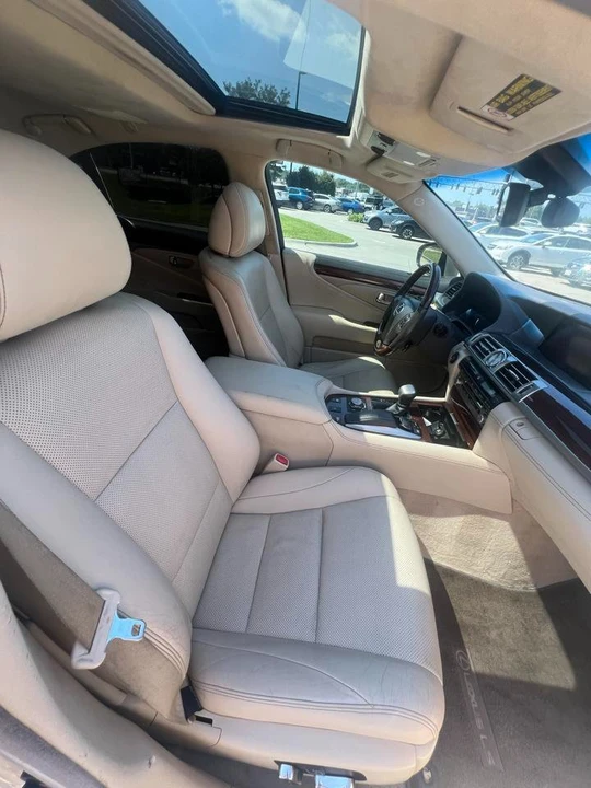 2013 Lexus LS 4th Gen - Image 14 of 19