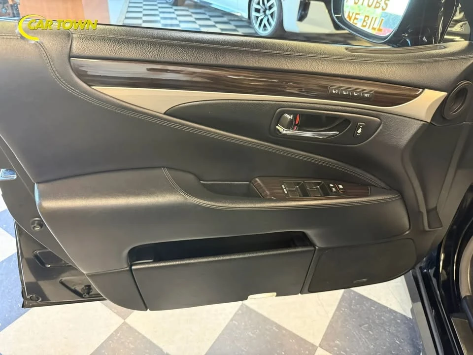 2013 Lexus LS 4th Gen - Image 19 of 20
