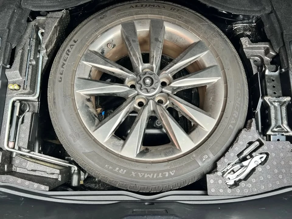 2013 Lexus LS 4th Gen - Image 11 of 20