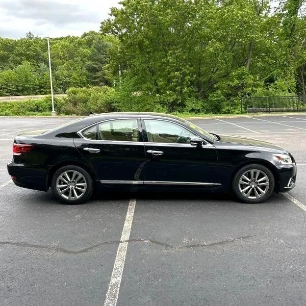 2013 Lexus LS 4th Gen - Image 10 of 12