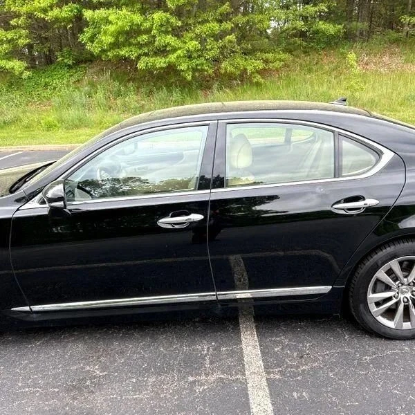 2013 Lexus LS 4th Gen - Image 4 of 12