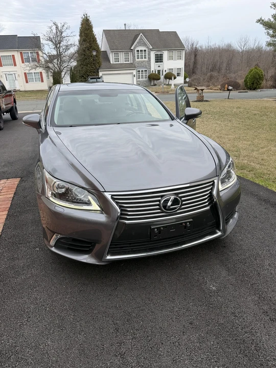 2013 Lexus LS 4th Gen - Image 24 of 31