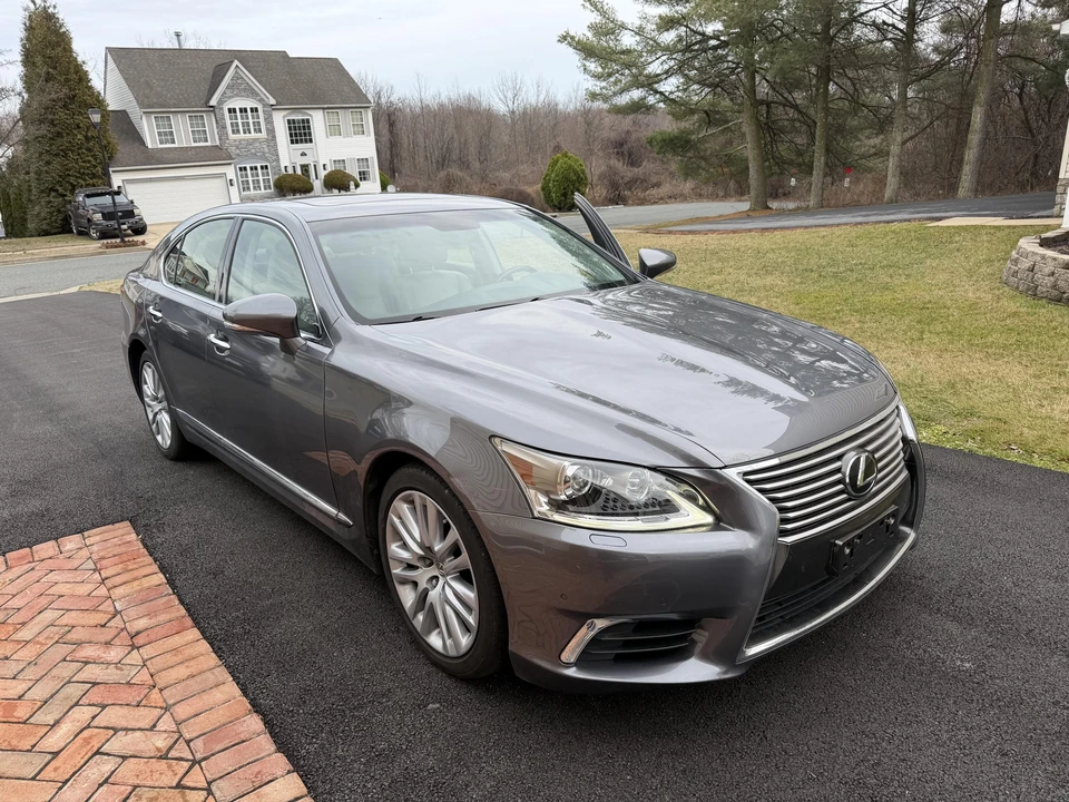 2013 Lexus LS 4th Gen - Image 13 of 31
