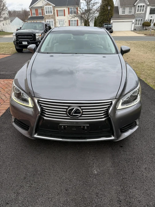 2013 Lexus LS 4th Gen - Image 27 of 31