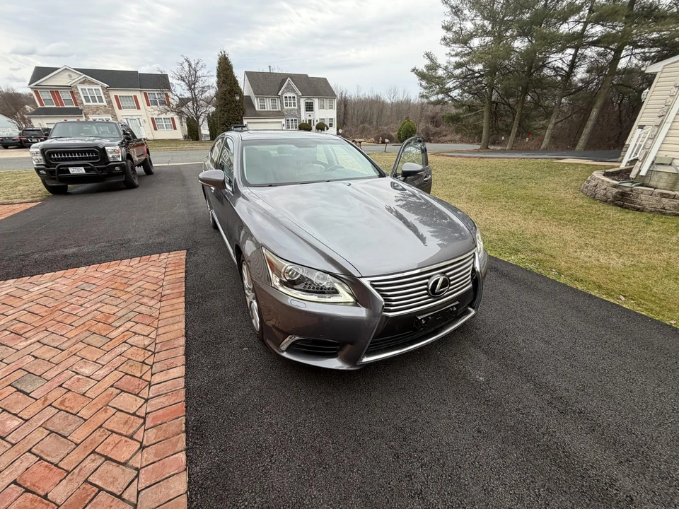 2013 Lexus LS 4th Gen - Image 12 of 31