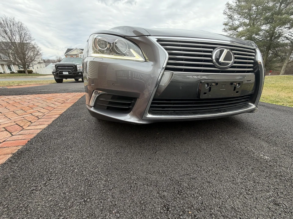 2013 Lexus LS 4th Gen - Image 26 of 31