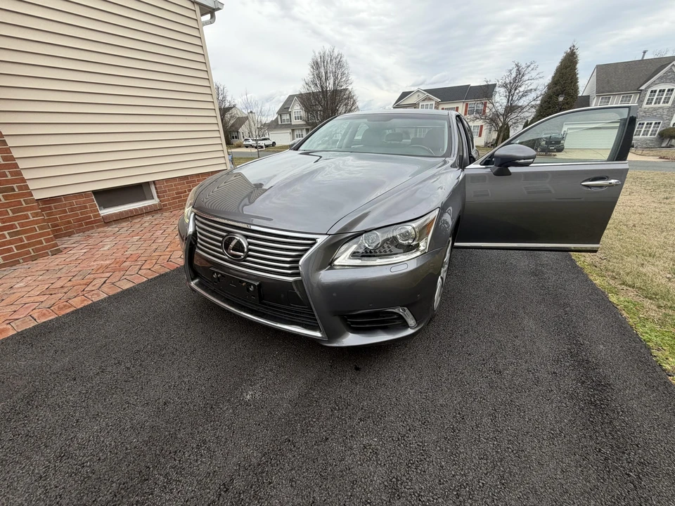 2013 Lexus LS 4th Gen - Image 11 of 31