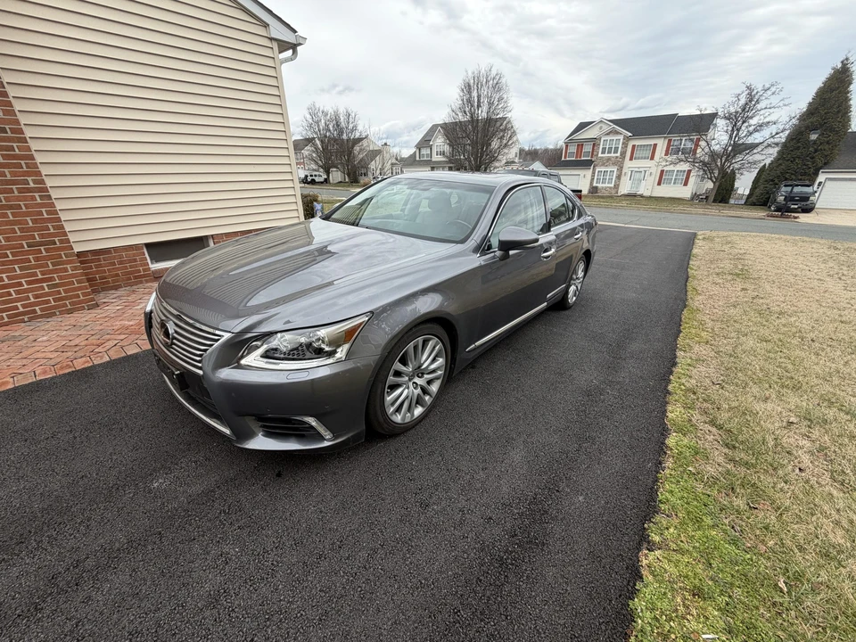 2013 Lexus LS 4th Gen - Image 10 of 31