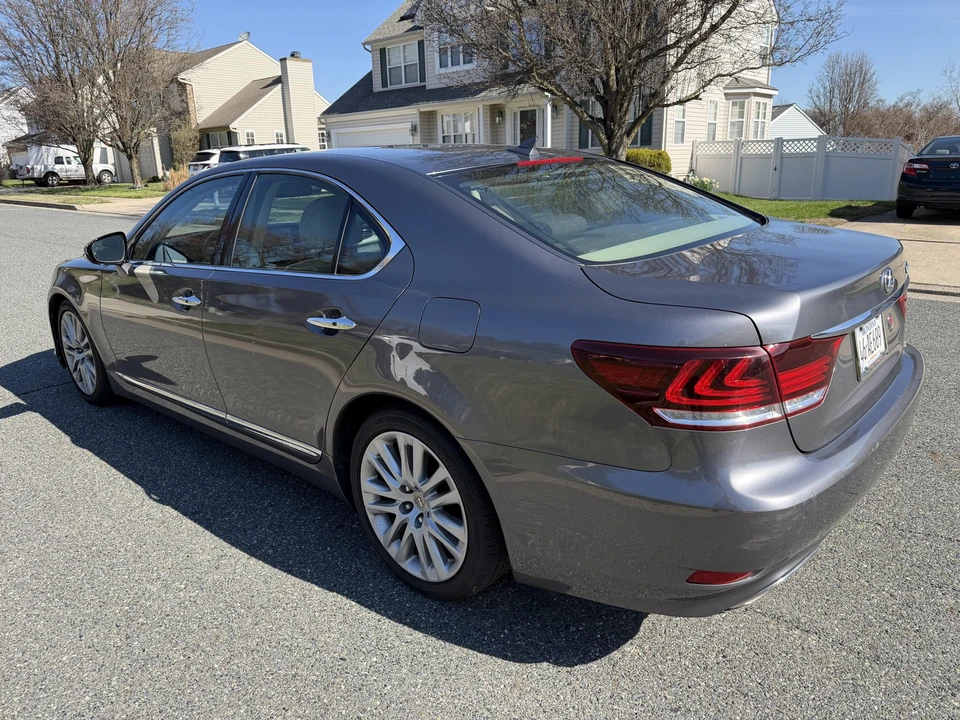 2013 Lexus LS 4th Gen - Image 7 of 31