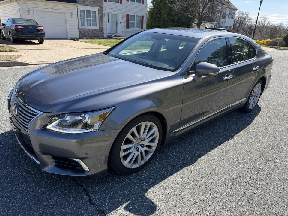 2013 Lexus LS 4th Gen - Image 2 of 31
