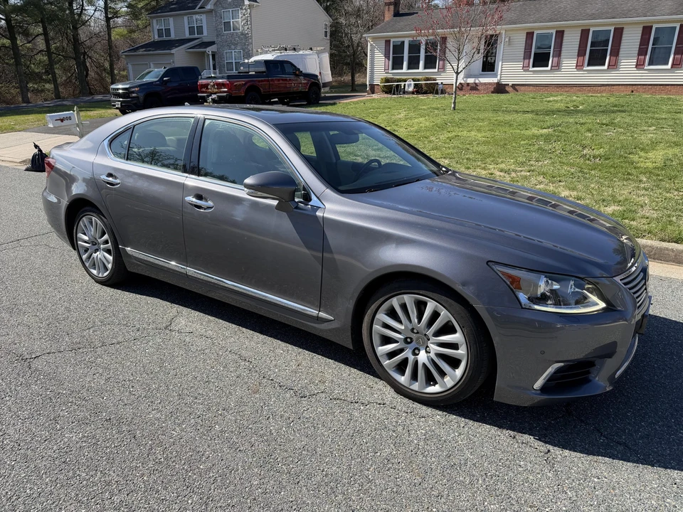 2013 Lexus LS 4th Gen - Image 5 of 31