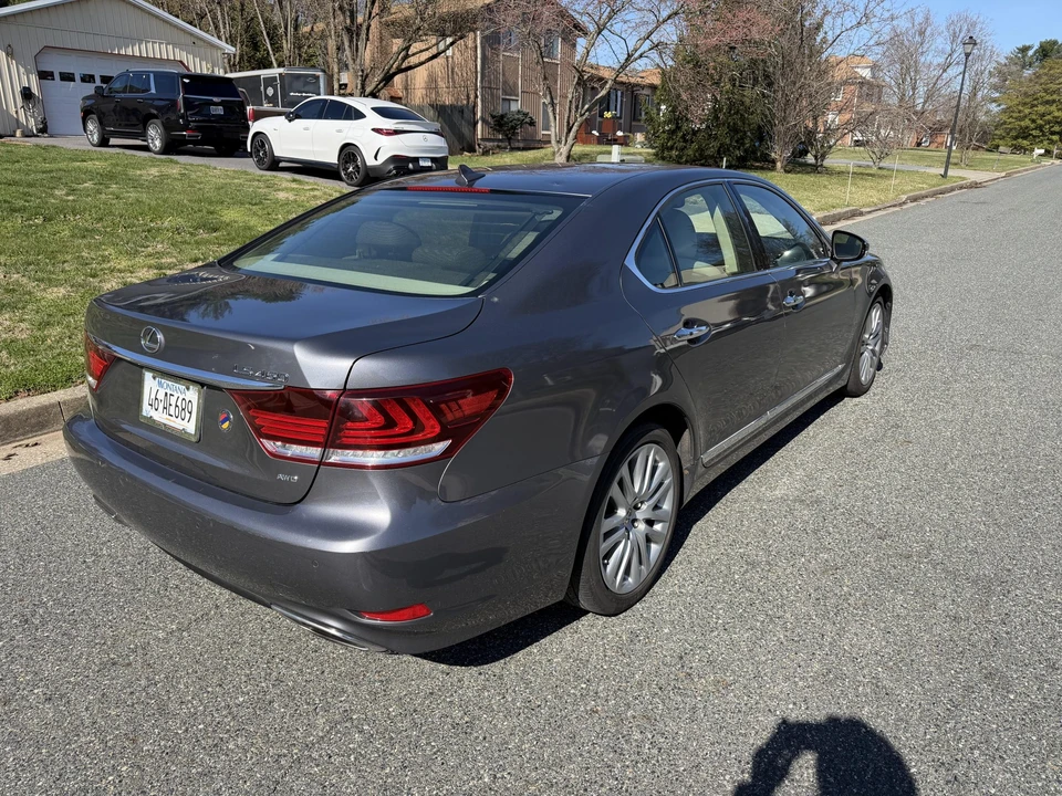 2013 Lexus LS 4th Gen - Image 6 of 31