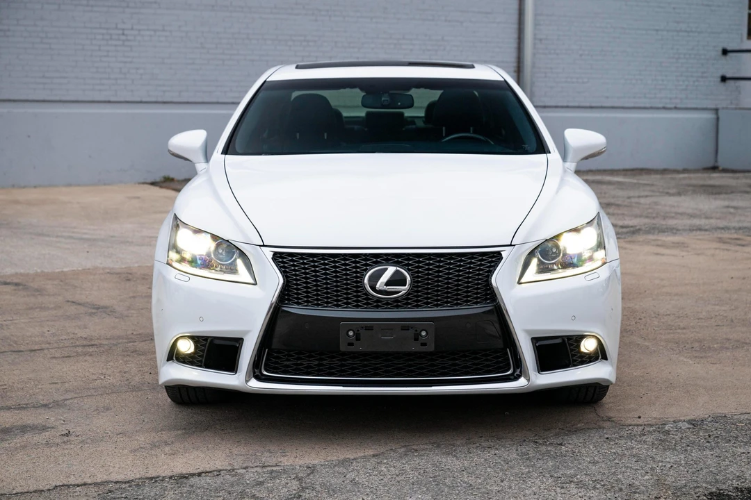2013 Lexus LS 4th Gen - Image 17 of 31