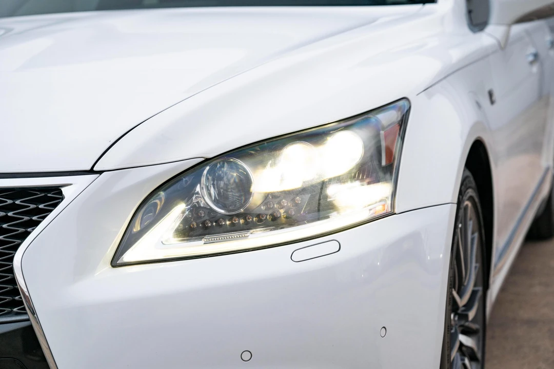 2013 Lexus LS 4th Gen - Image 26 of 31