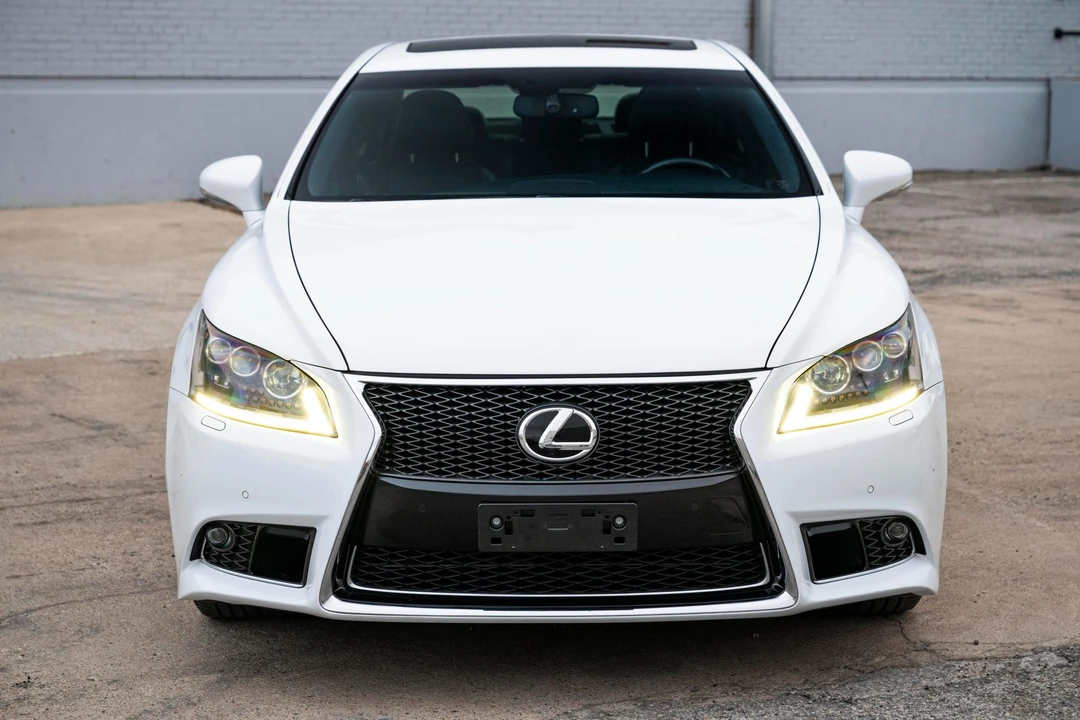 2013 Lexus LS 4th Gen - Image 24 of 31