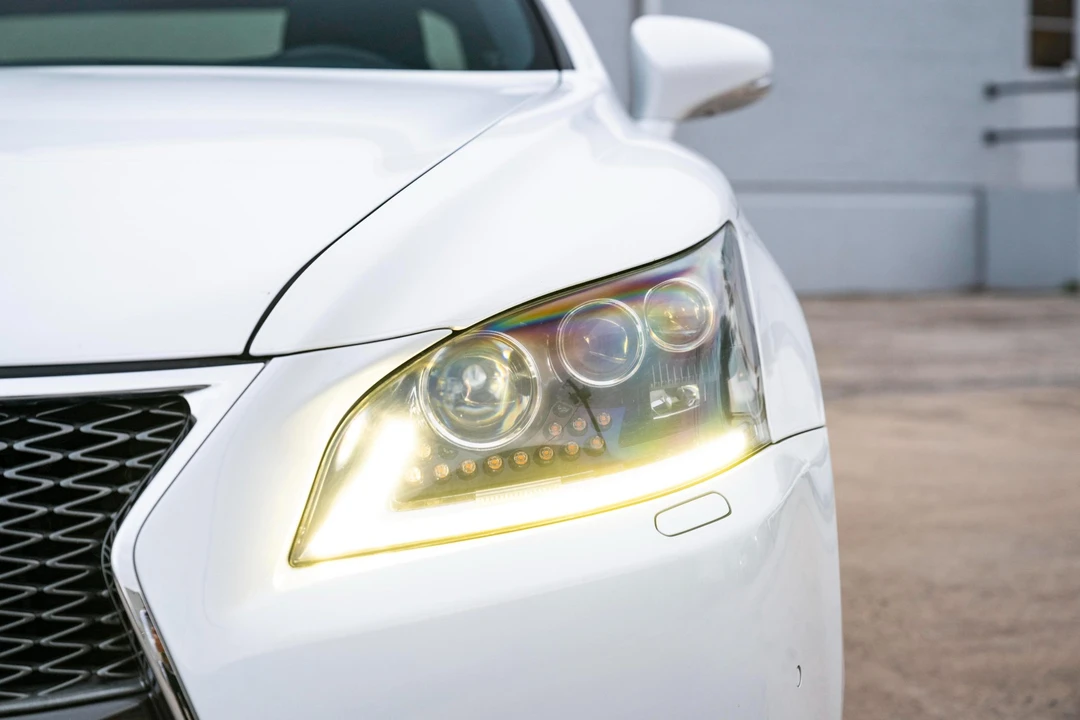 2013 Lexus LS 4th Gen - Image 28 of 31