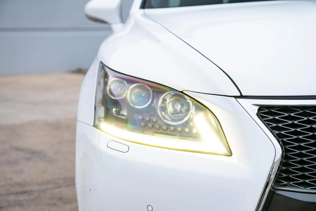 2013 Lexus LS 4th Gen - Image 27 of 31