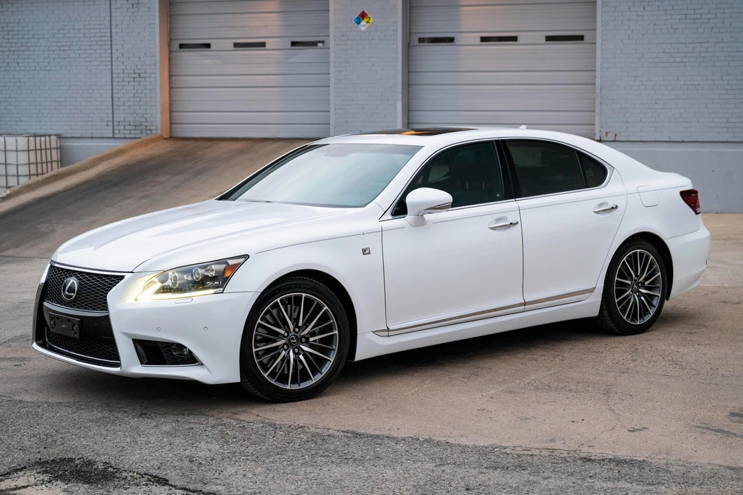 2013 Lexus LS 4th Gen - Image 4 of 31