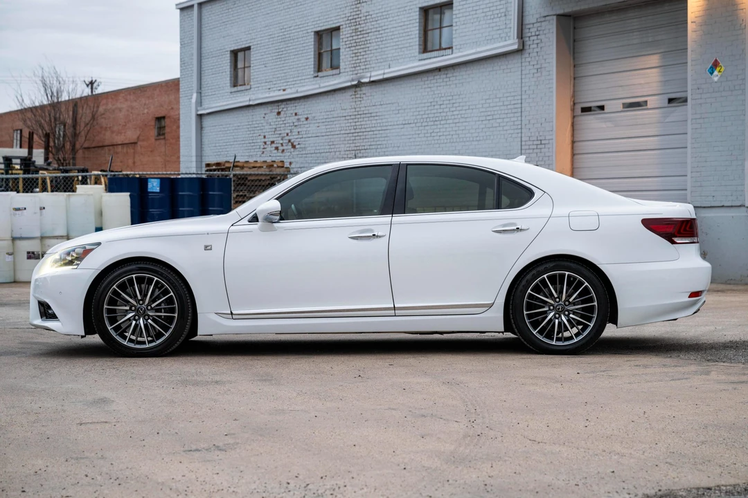 2013 Lexus LS 4th Gen - Image 5 of 31