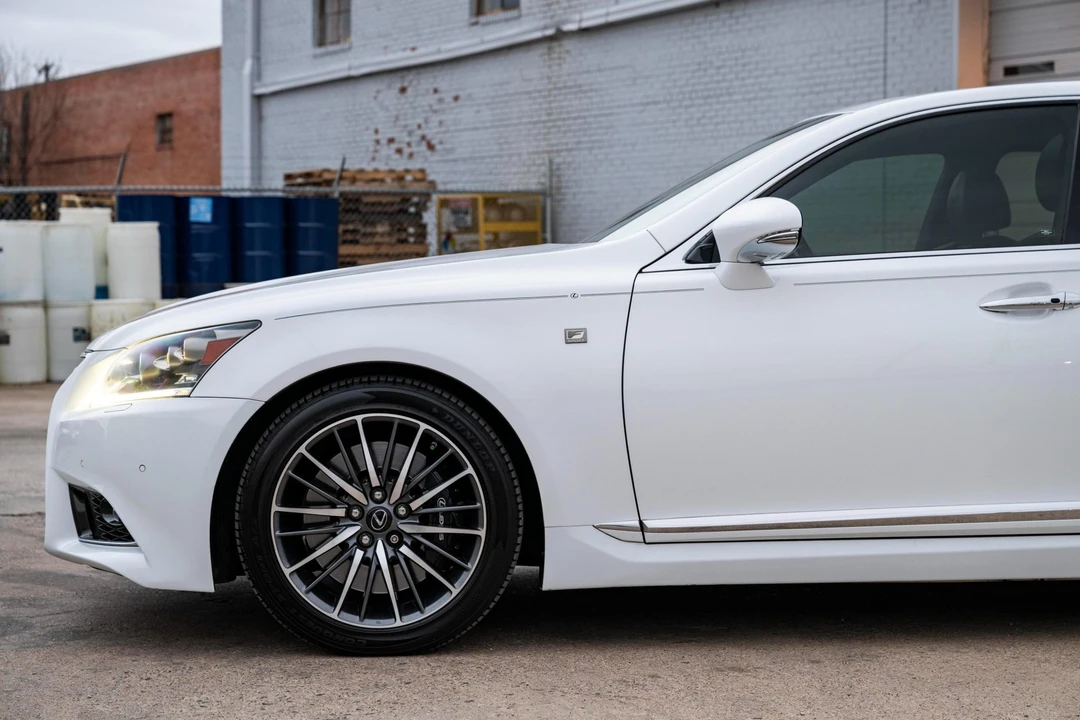 2013 Lexus LS 4th Gen - Image 19 of 31