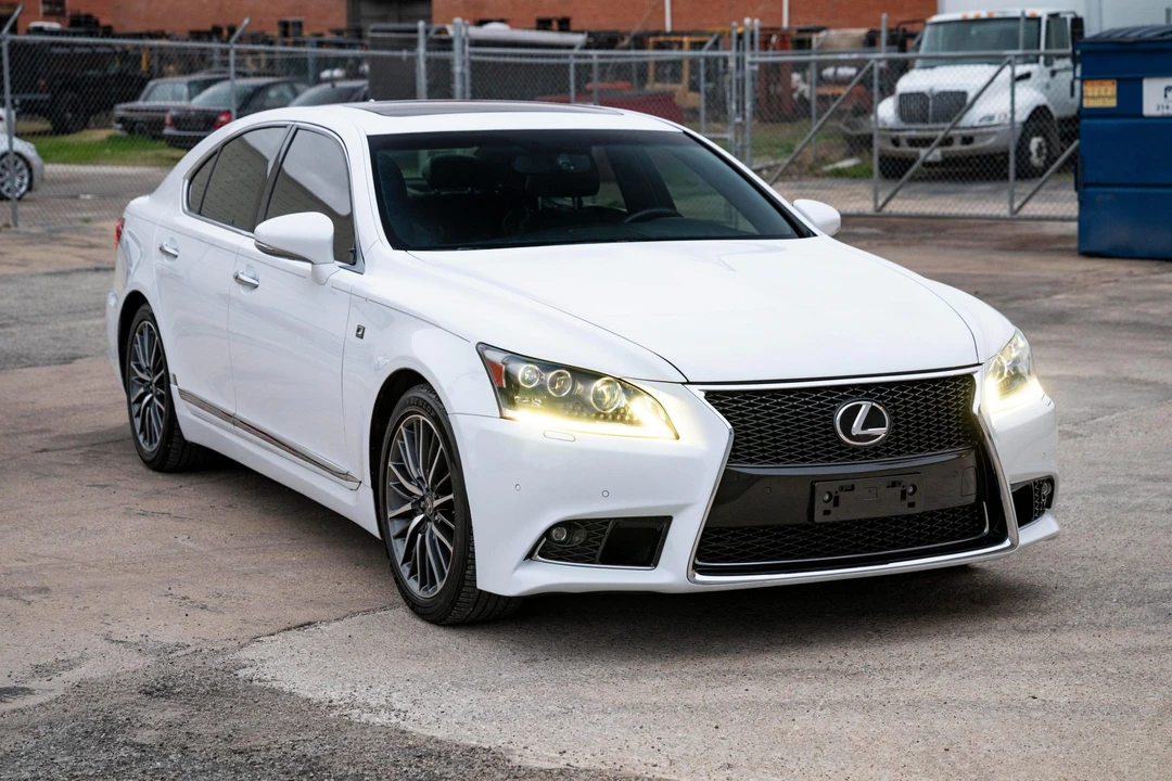 2013 Lexus LS 4th Gen - Image 16 of 31