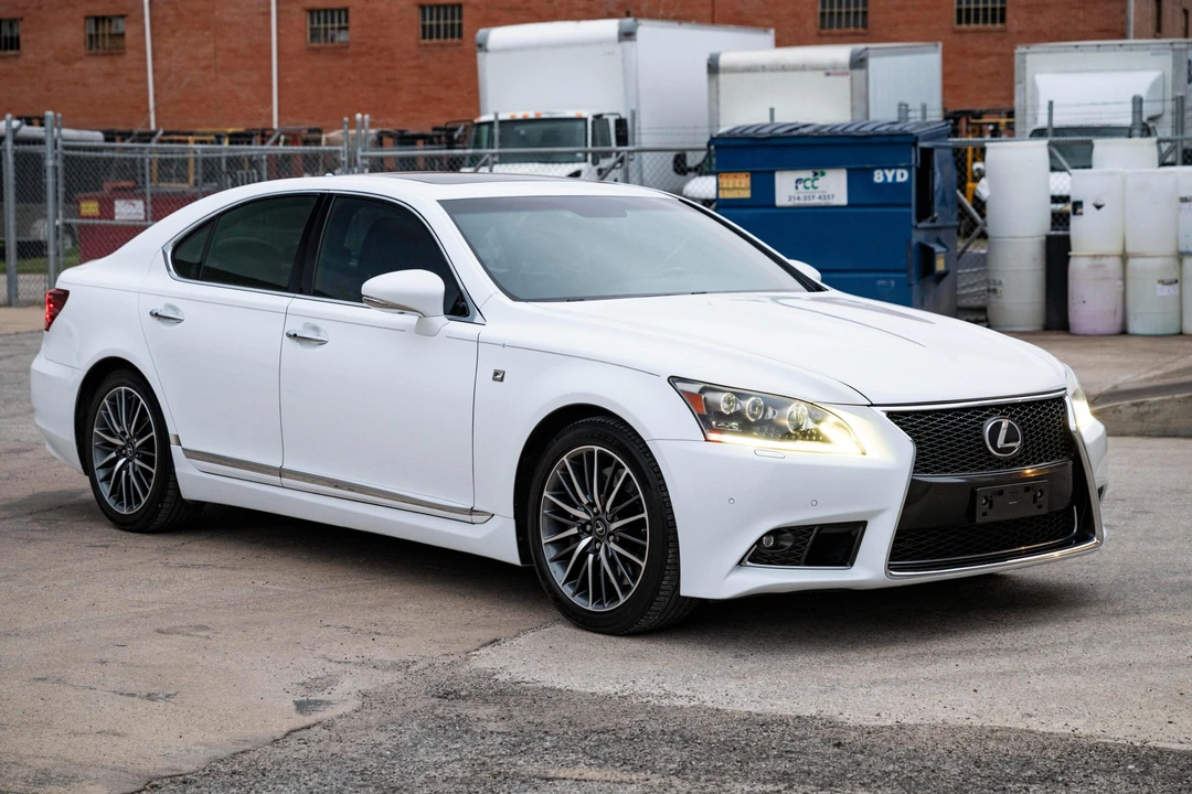 2013 Lexus LS 4th Gen - Image 15 of 31