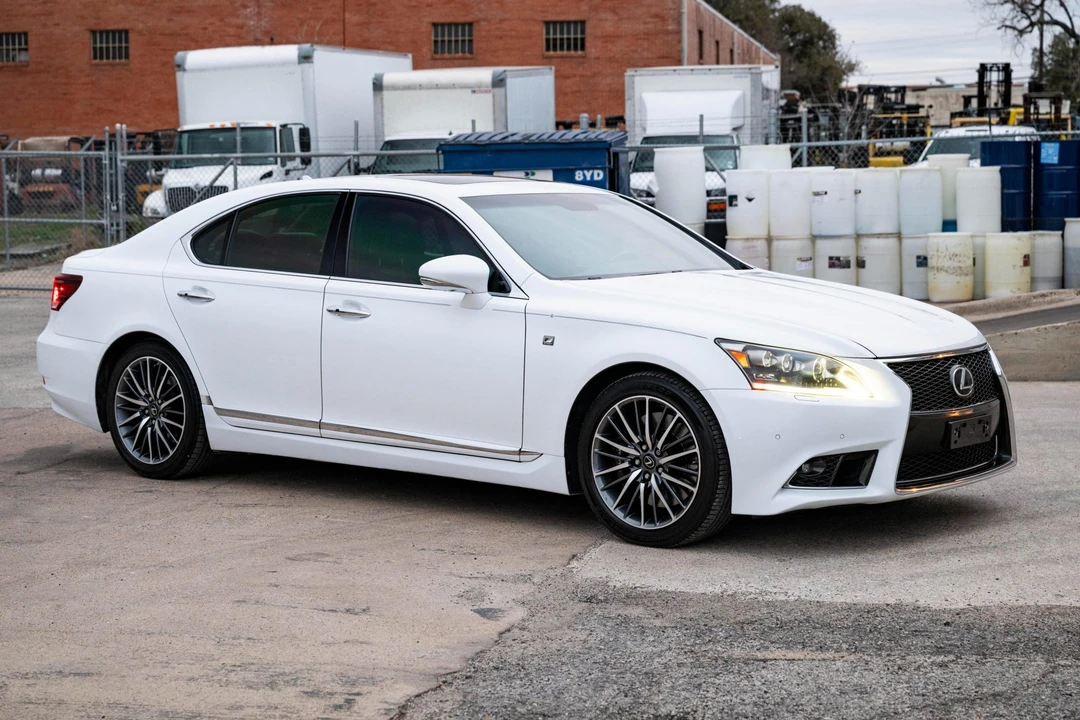 2013 Lexus LS 4th Gen - Image 14 of 31