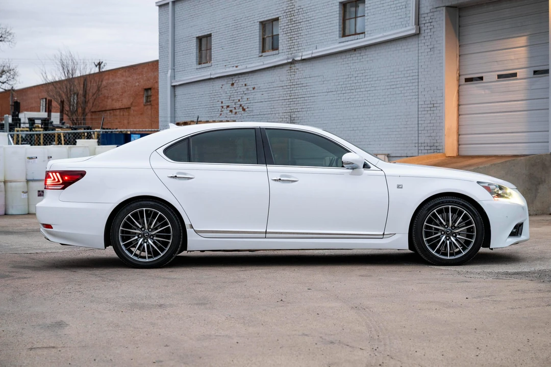 2013 Lexus LS 4th Gen - Image 13 of 31