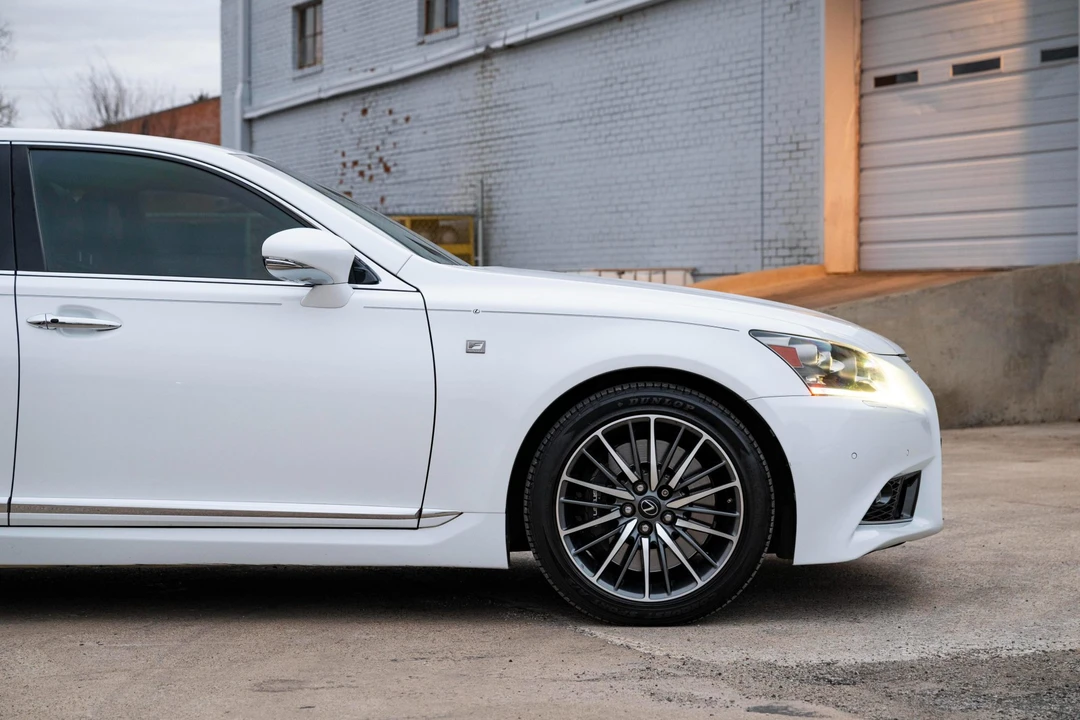2013 Lexus LS 4th Gen - Image 23 of 31