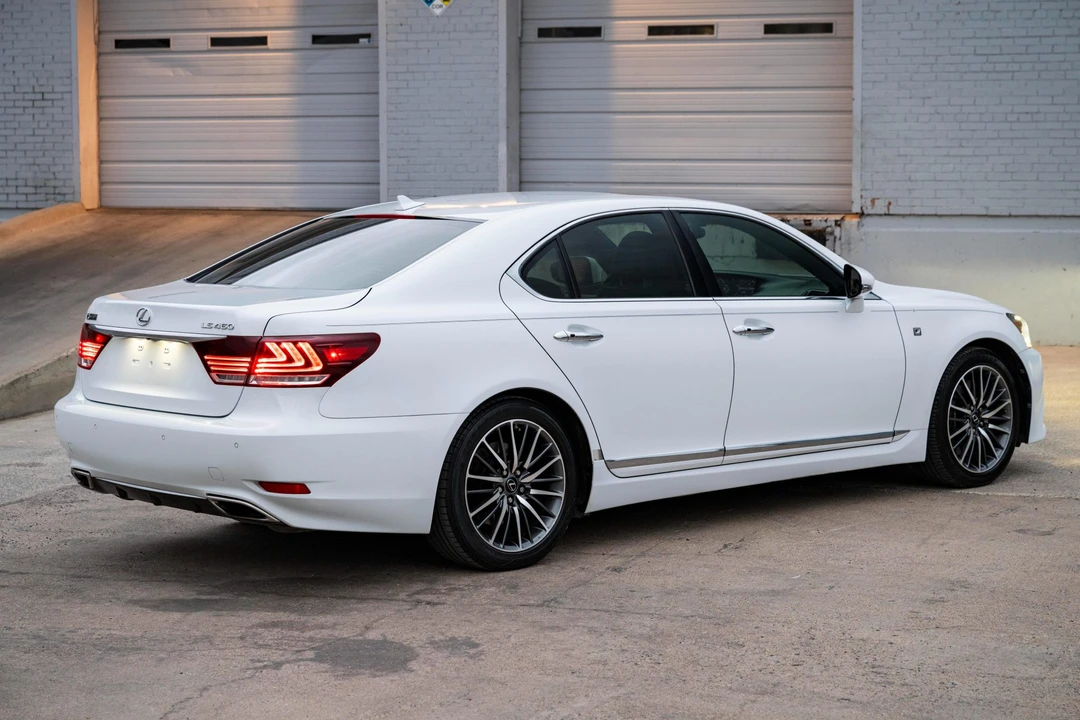 2013 Lexus LS 4th Gen - Image 12 of 31
