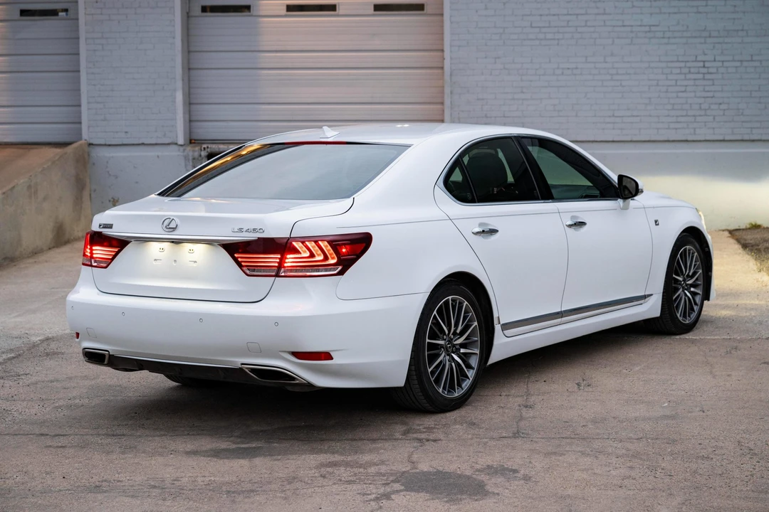 2013 Lexus LS 4th Gen - Image 11 of 31