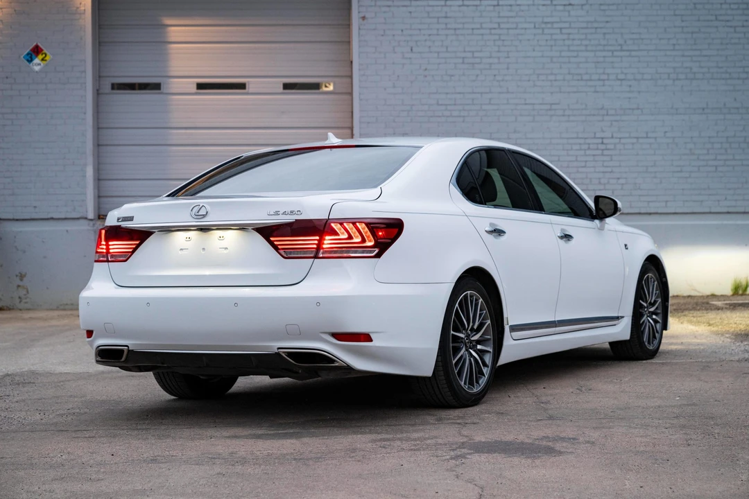 2013 Lexus LS 4th Gen - Image 10 of 31