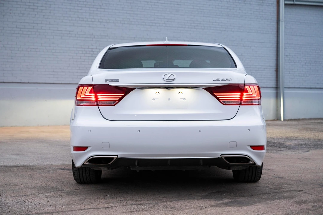 2013 Lexus LS 4th Gen - Image 9 of 31