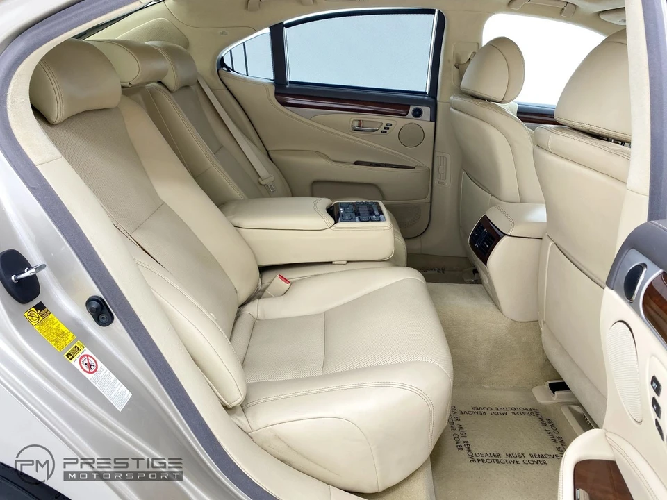 2013 Lexus LS 4th Gen - Image 24 of 31