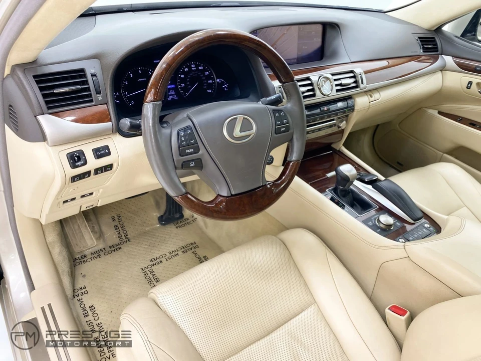 2013 Lexus LS 4th Gen - Image 18 of 31
