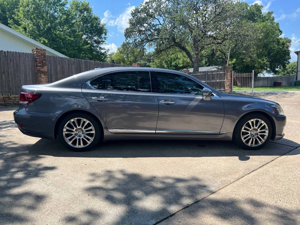 2013 Lexus LS 4th Gen - Image 8 of 16