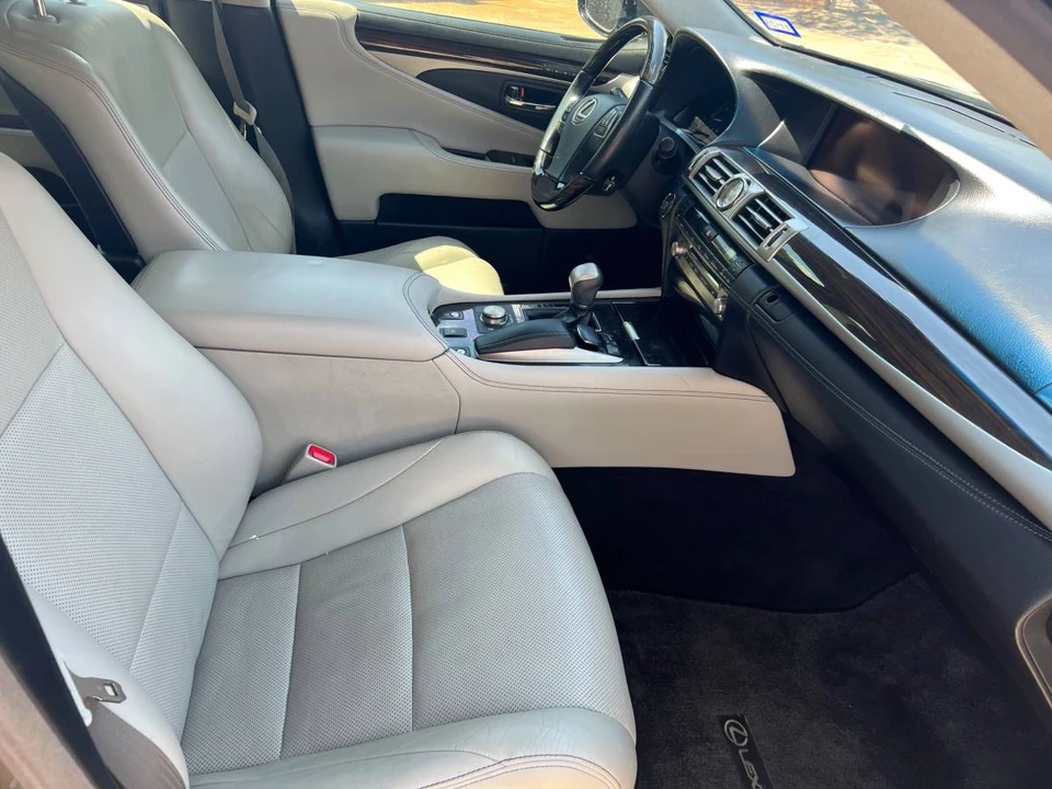 2013 Lexus LS 4th Gen - Image 9 of 16