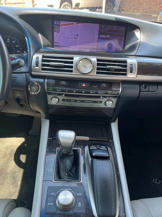 2013 Lexus LS 4th Gen - Image 13 of 16