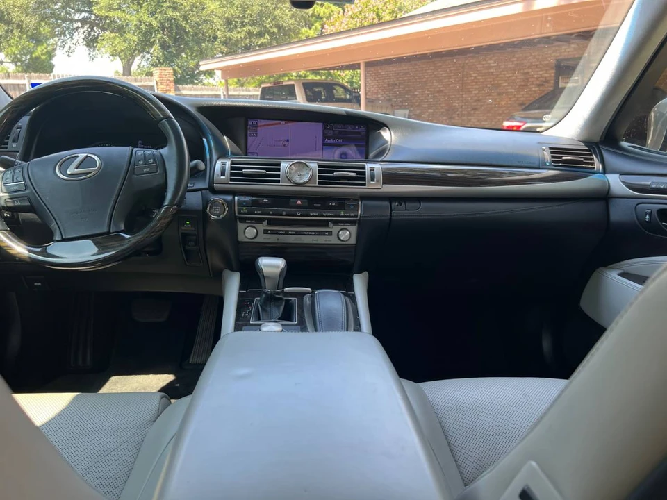 2013 Lexus LS 4th Gen - Image 12 of 16
