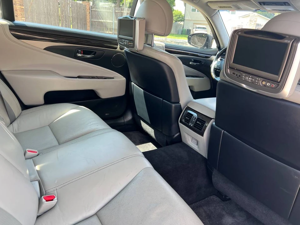 2013 Lexus LS 4th Gen - Image 11 of 16