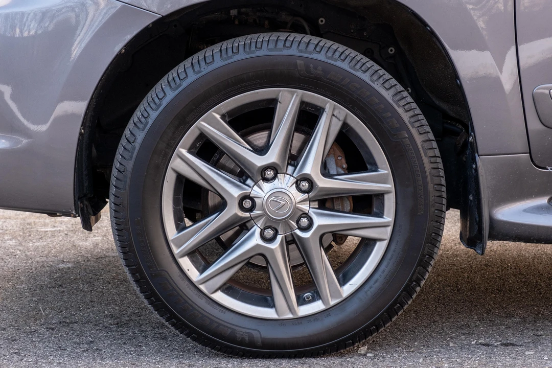 2013 Lexus LX 3rd Gen - Image 24 of 31