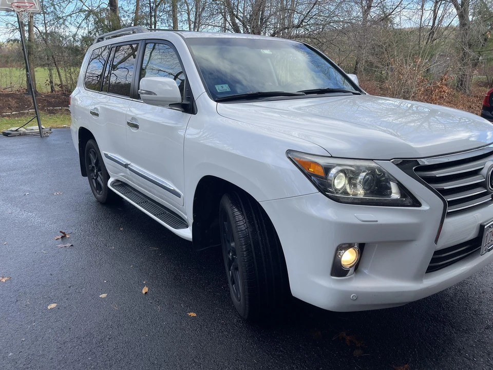 2013 Lexus LX 3rd Gen - Image 17 of 31