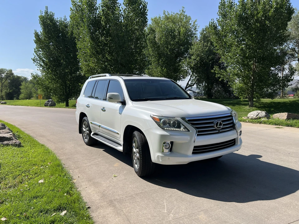 2013 Lexus LX 3rd Gen - Image 25 of 31