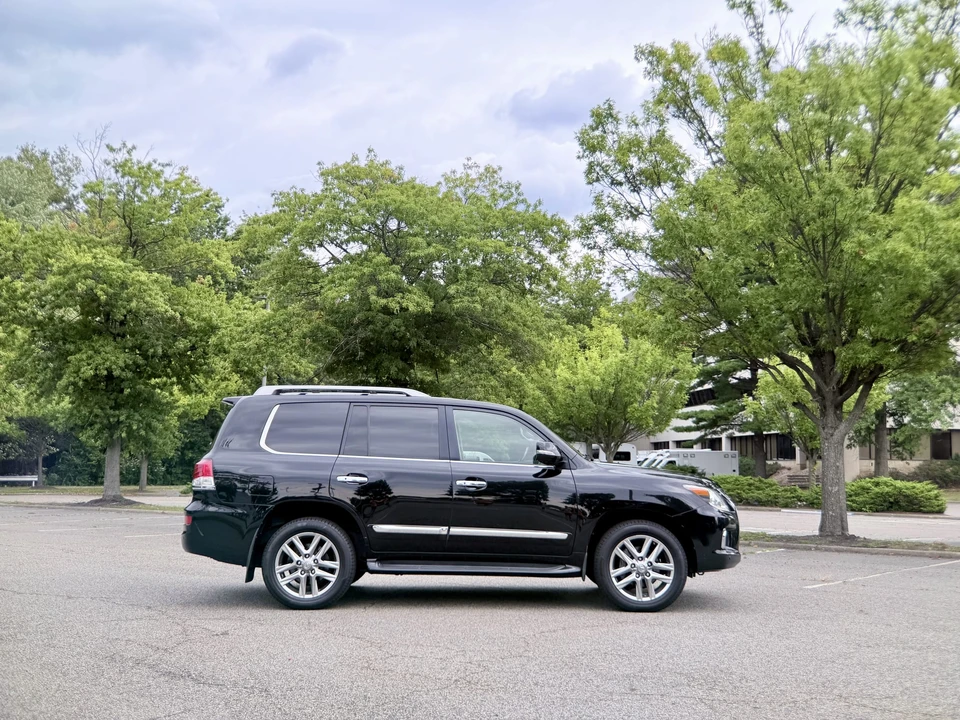 2013 Lexus LX 3rd Gen - Image 7 of 31