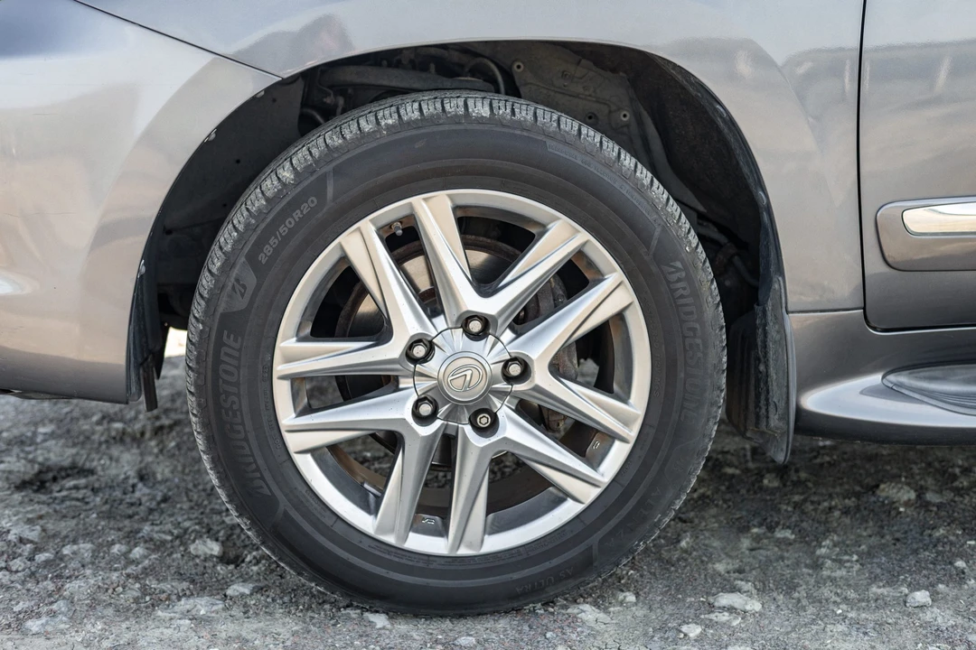 2013 Lexus LX 3rd Gen - Image 29 of 31