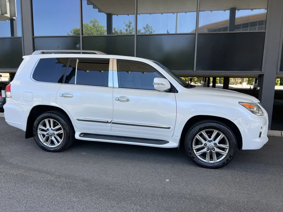 2013 Lexus LX 3rd Gen - Image 25 of 31