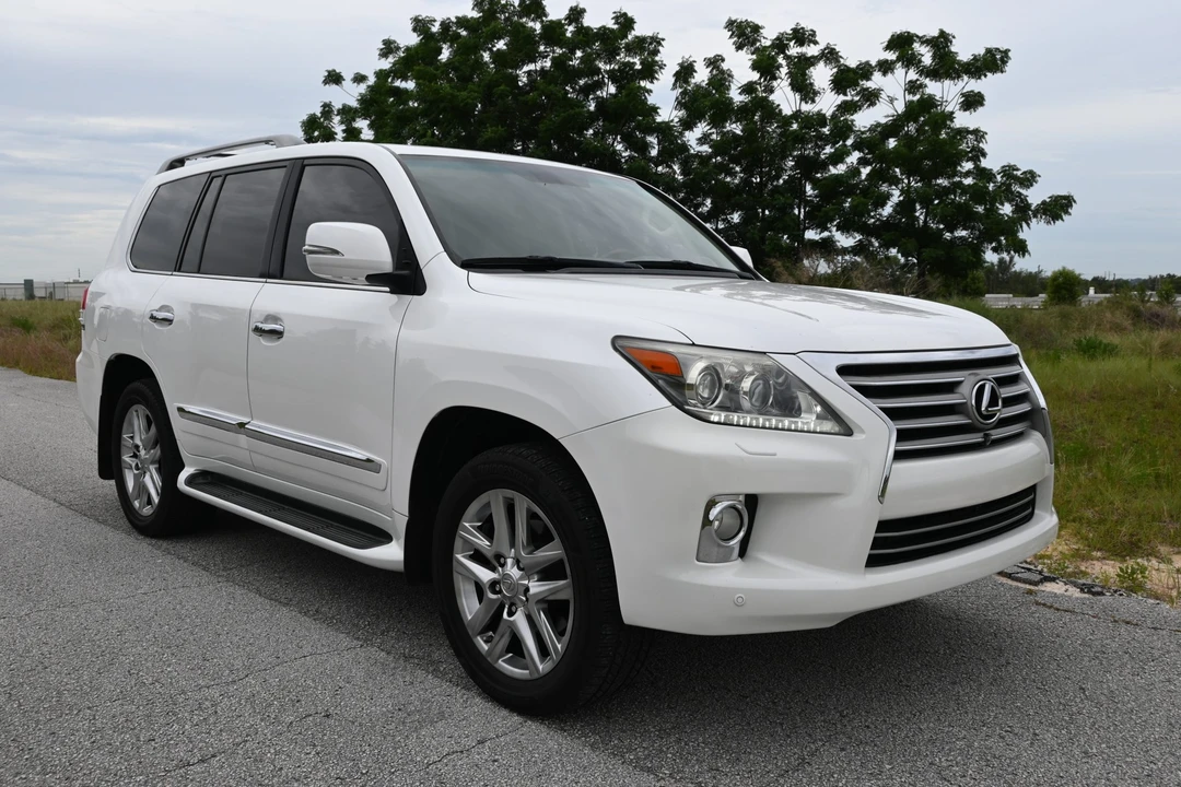 2013 Lexus LX 3rd Gen - Image 25 of 31