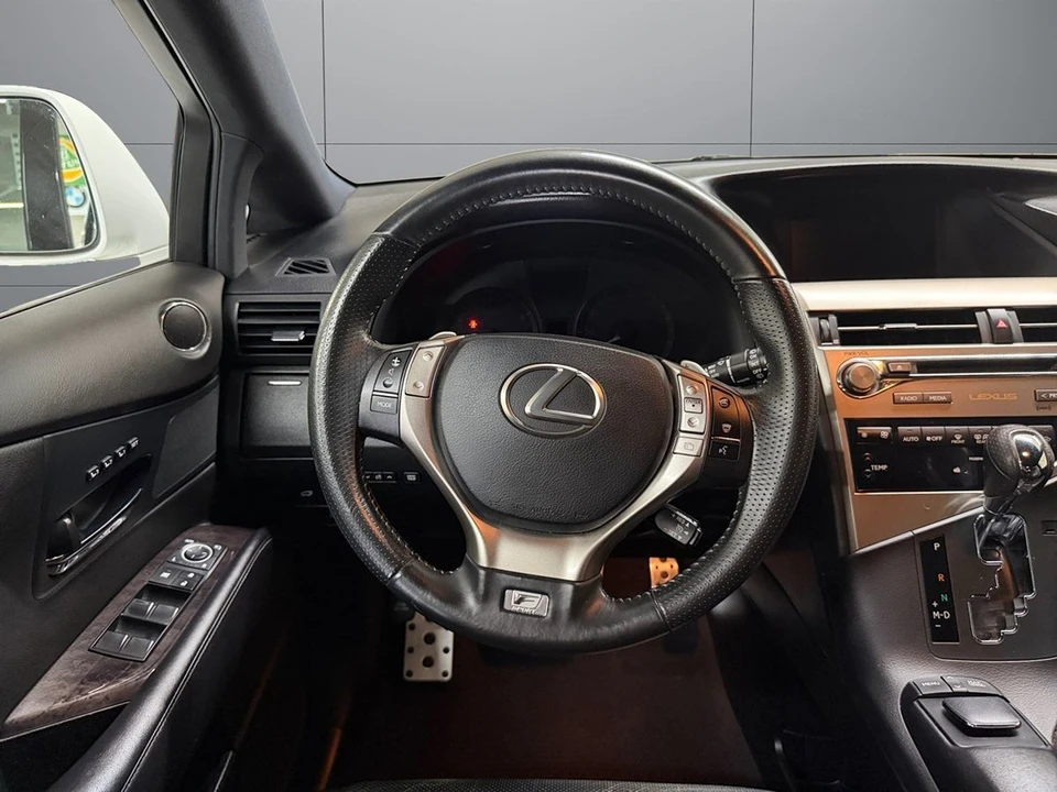 2013 Lexus RC - Image 12 of 24