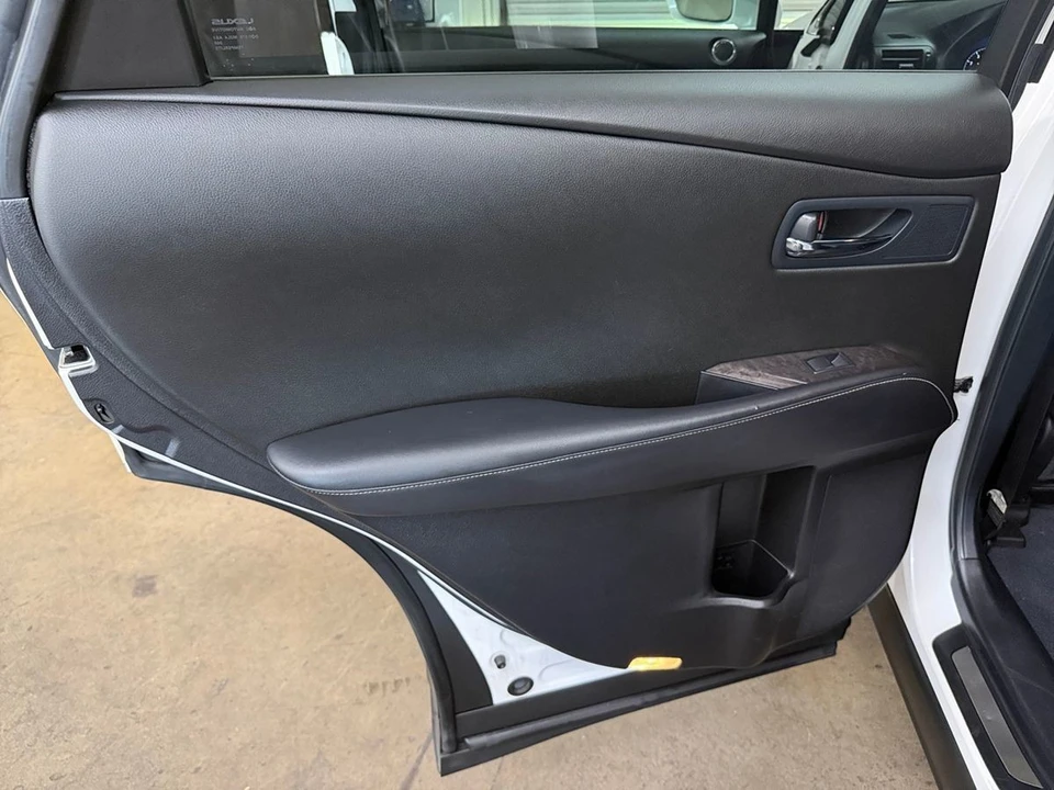 2013 Lexus RC - Image 13 of 24